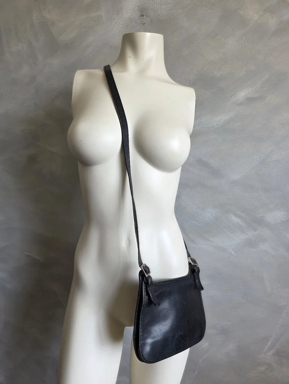 Vintage Coach 9142 Womens Black Leather Hippie Flap Crossbody Saddle Mini Bag
